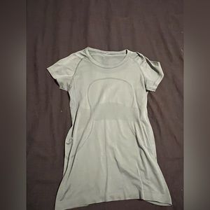 Lululemon swiftly tech short sleeve shirt. Green/grey. Size 10.